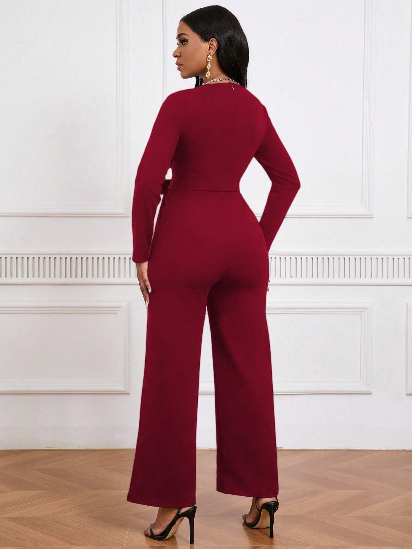 Simple And Stylish, Elegant Commuting Jumpsuit For Everyday Wear.