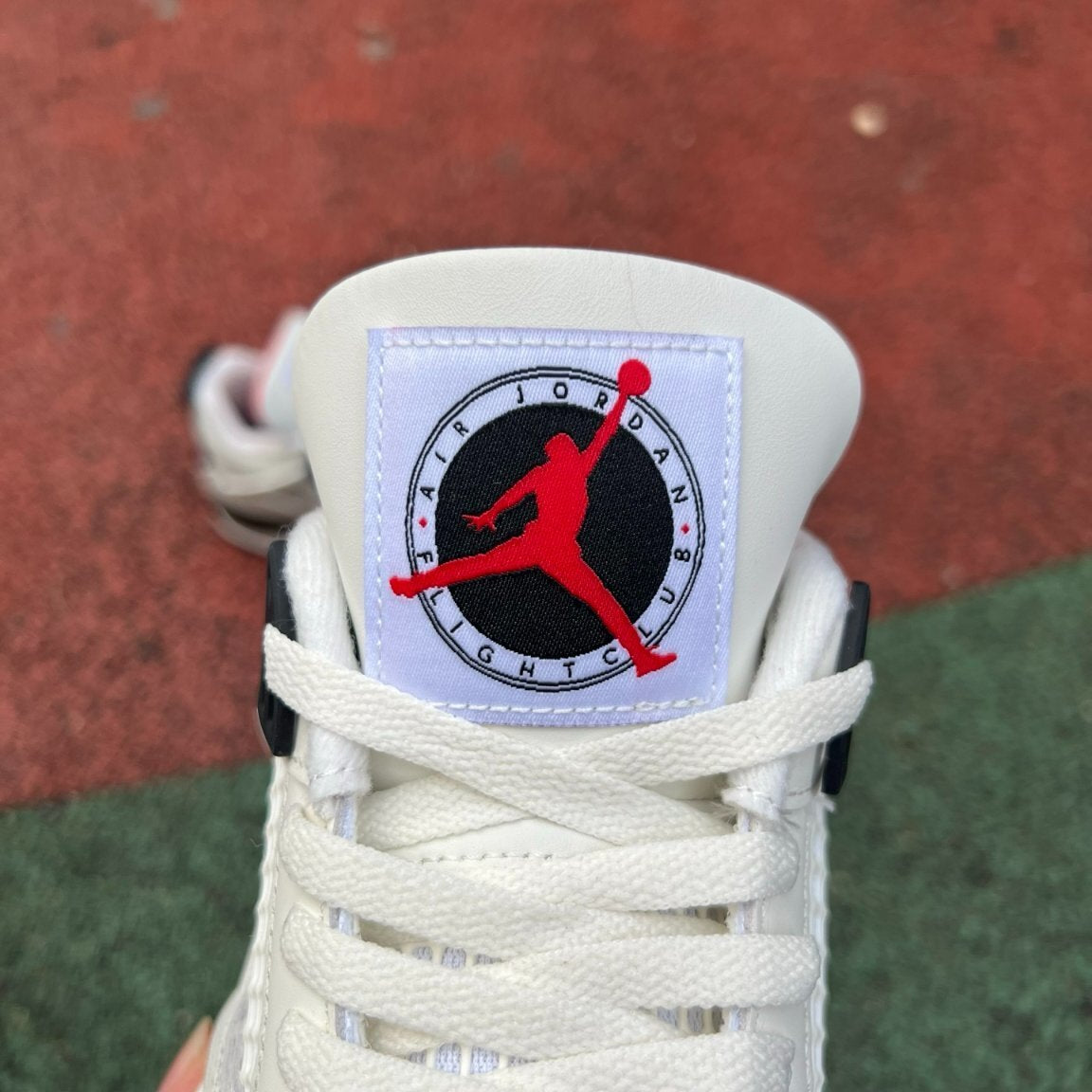 Elite Retro 4 Summit White