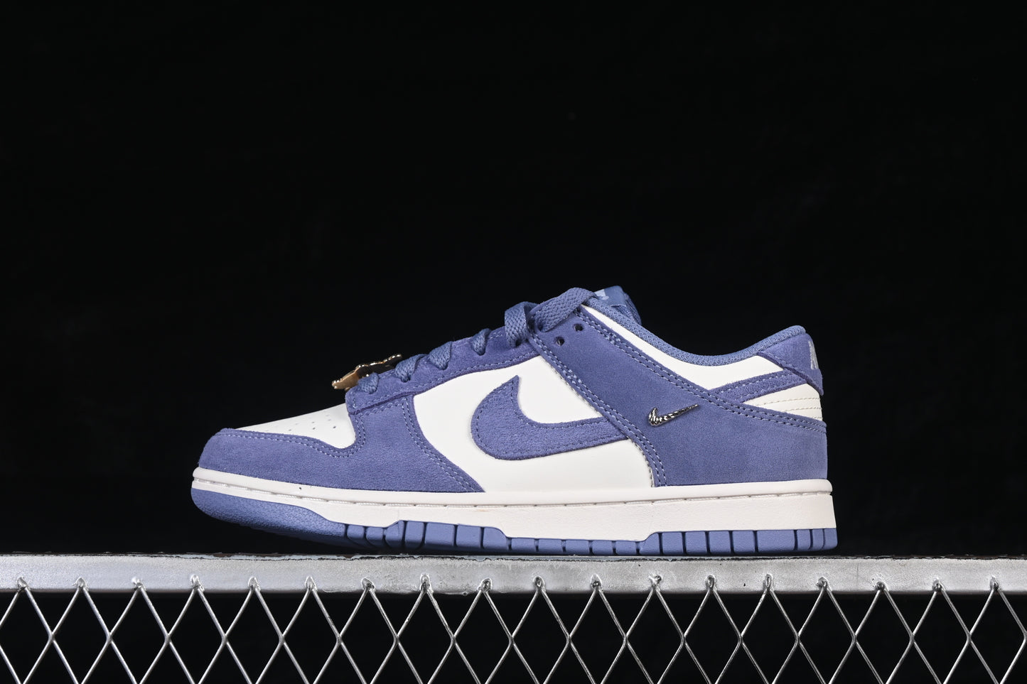 Vintage Blue & White Low-Top SD duck