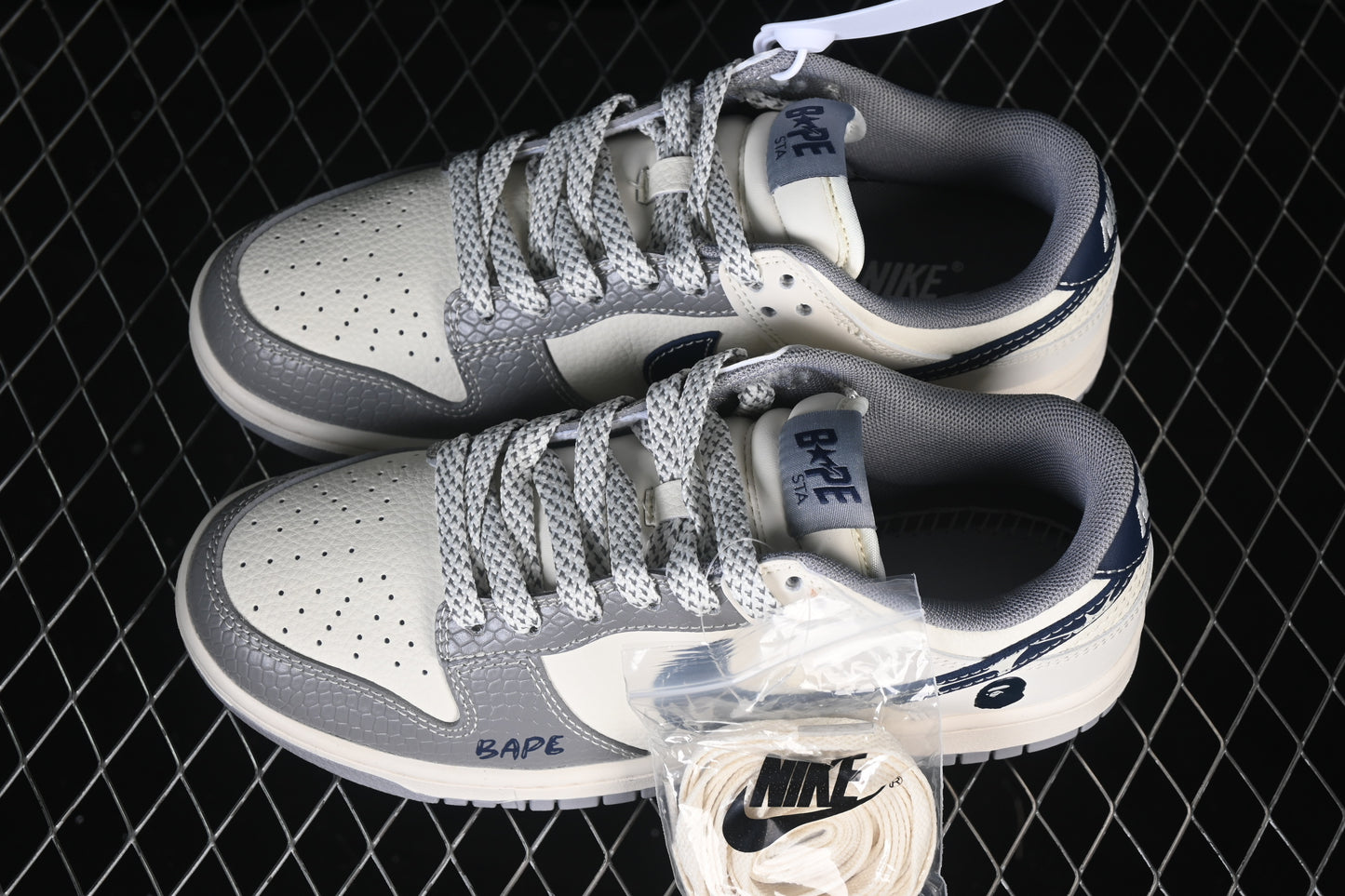 Grey & White Textured Low-Top SB duck