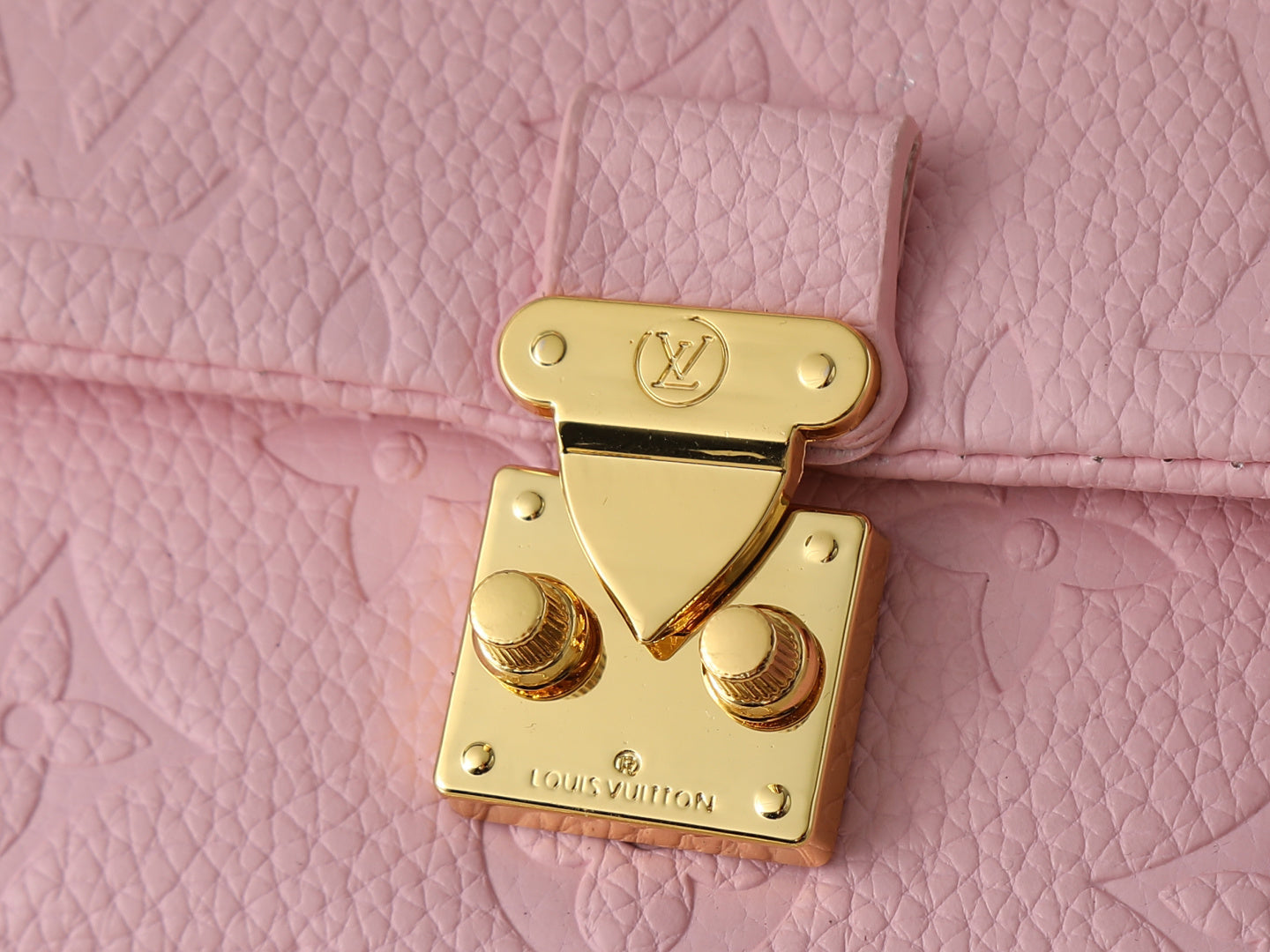 Urban Pink Dream – Nano Madeleine