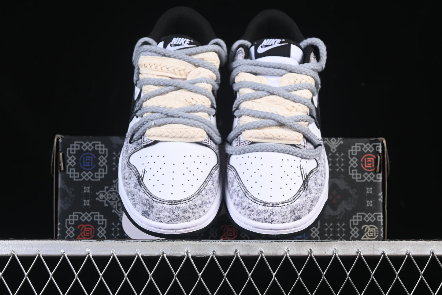Distressed Monochrome Low-Top Street Sneakers SD duck