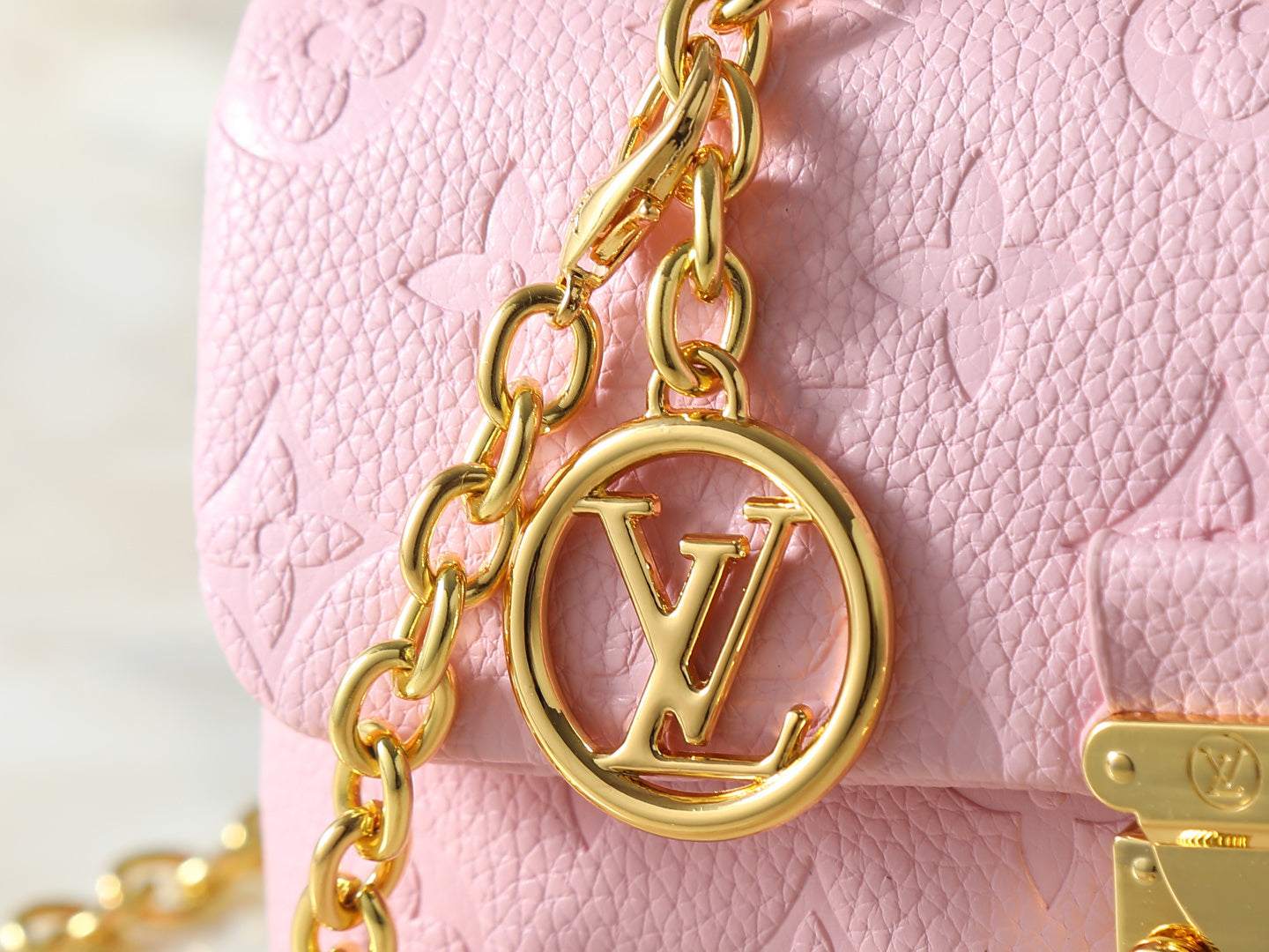 Urban Pink Dream – Nano Madeleine