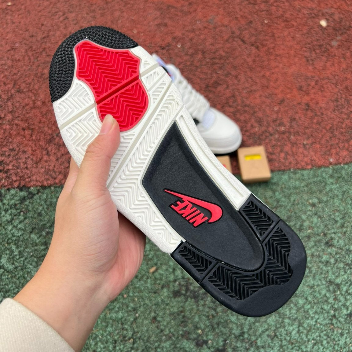 Elite Retro 4 Summit White