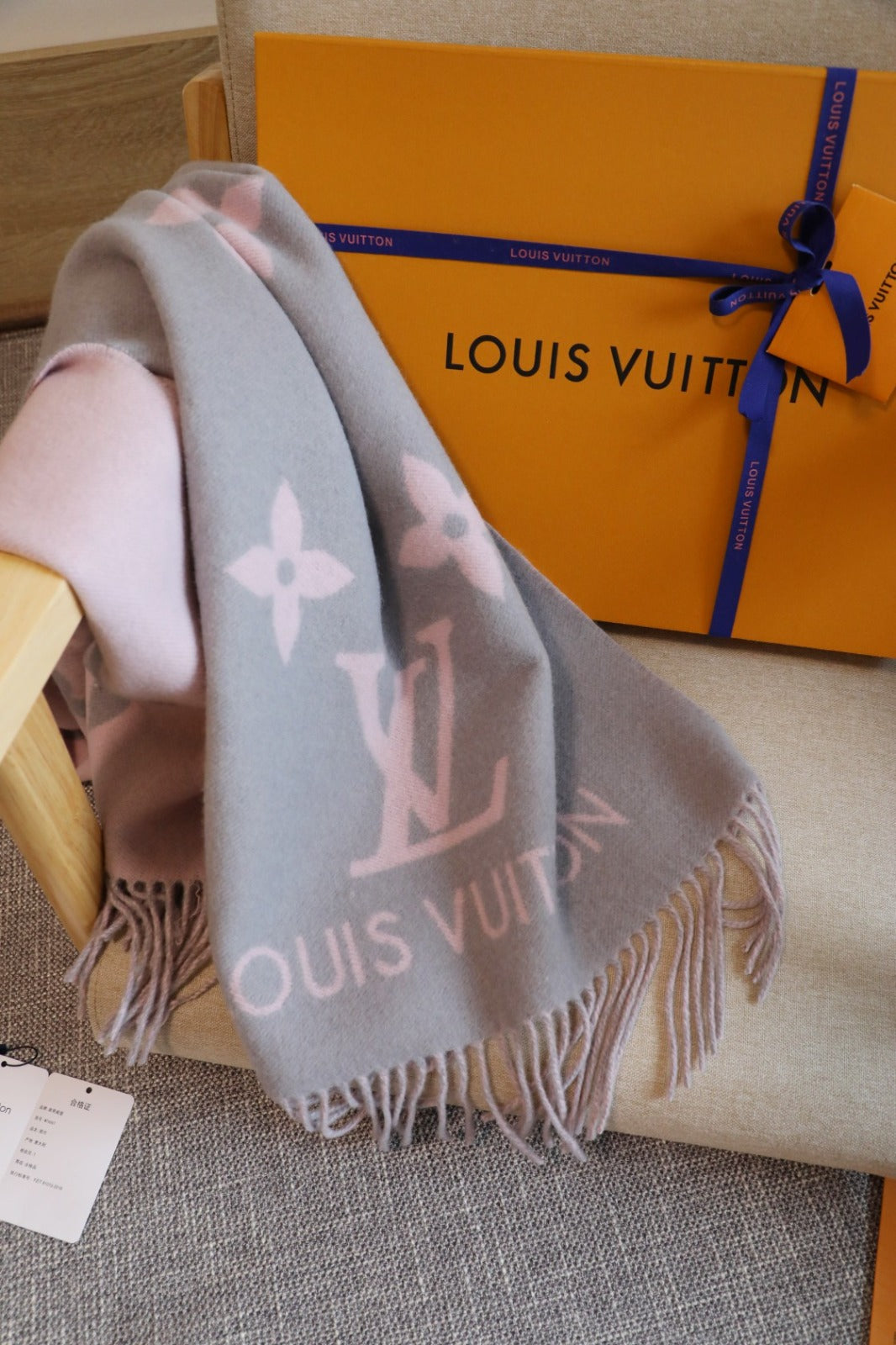 Louis Vuitton Monogram Wool Cashmere Scarf – Rose Cloud Edition