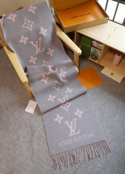 Louis Vuitton Monogram Wool Cashmere Scarf – Rose Cloud Edition