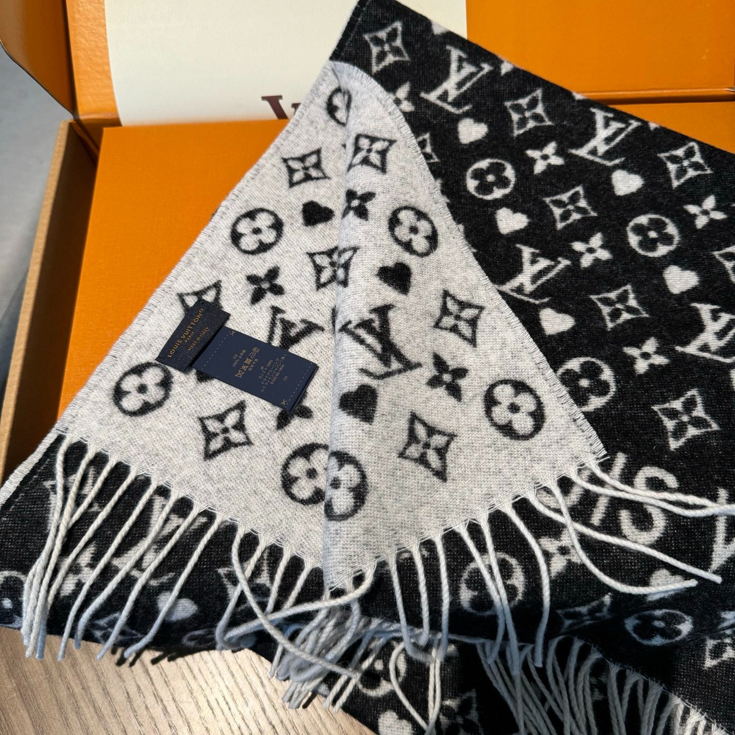Louis Vuitton Monogram Heart Wool Scarf – Blanc Edition