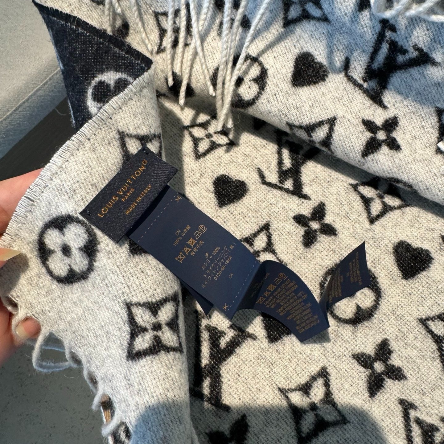 Louis Vuitton Monogram Heart Wool Scarf – Blanc Edition