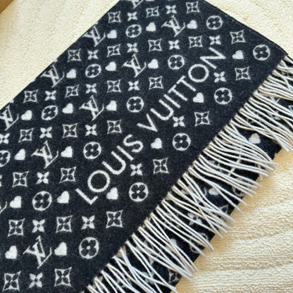 Louis Vuitton Monogram Heart Wool Scarf – Noir Classic Edition